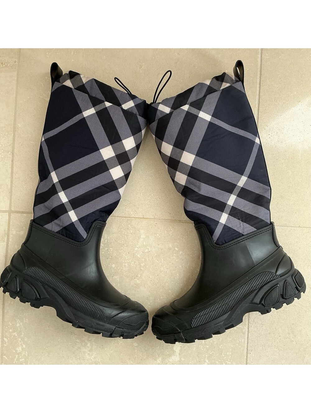 100% AUTHENTIC BRAND NEW     NEVER WORNWOMEN BURBERRY CLEMENCE RAIN BOOTS SIZE 8